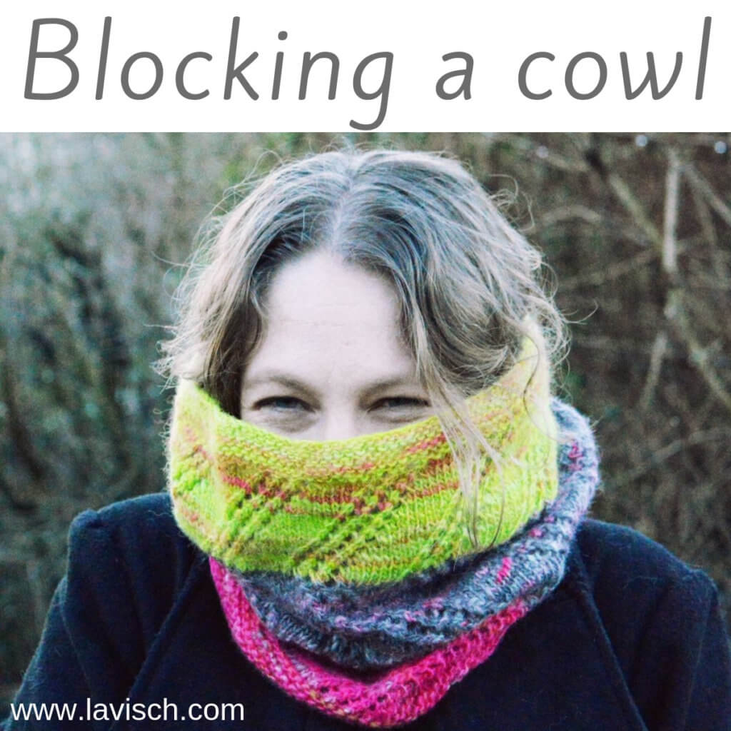 Blocking a cowl - a tip by La Visch Designs
