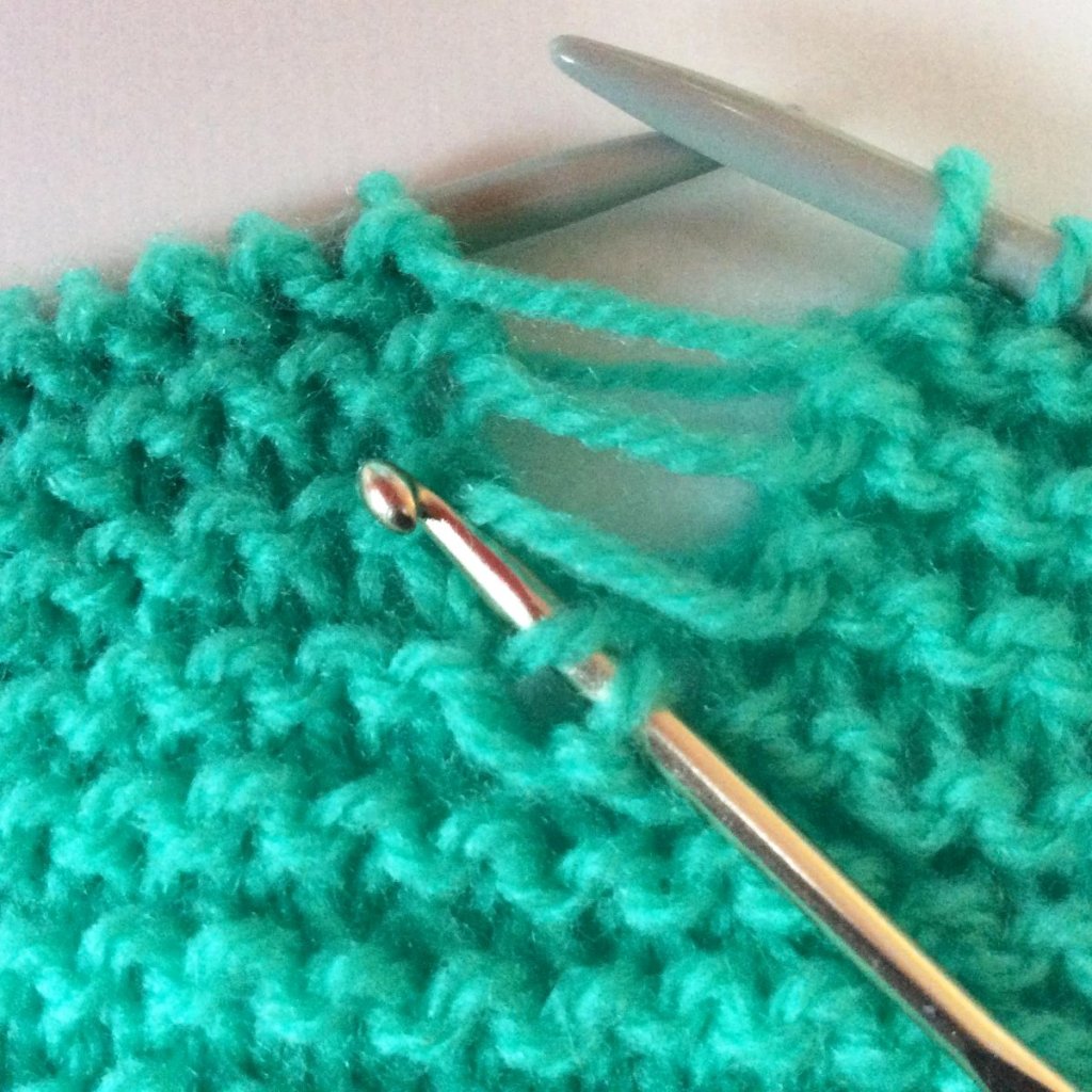 How to pick up a dropped stitch - by La Visch Designs