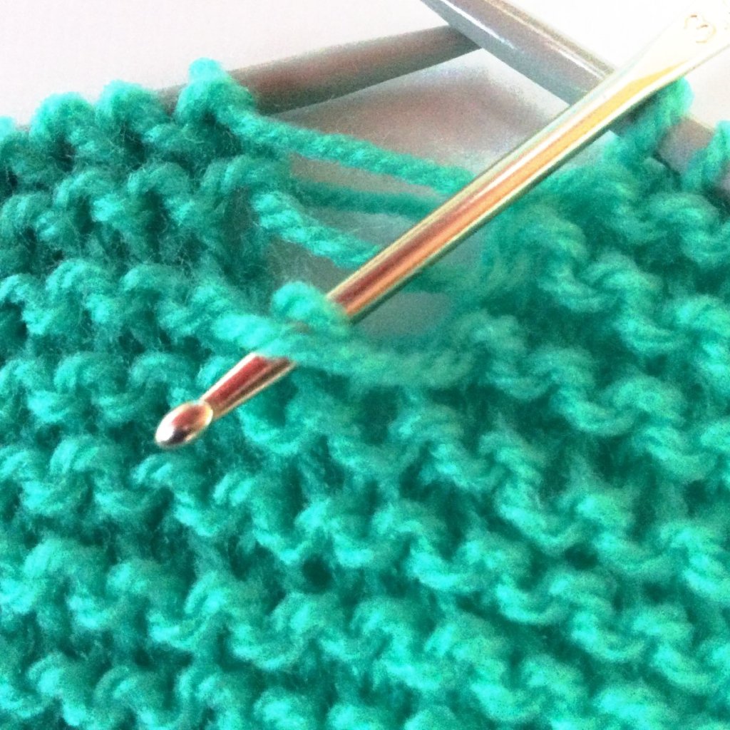 How to pick up a dropped stitch - by La Visch Designs