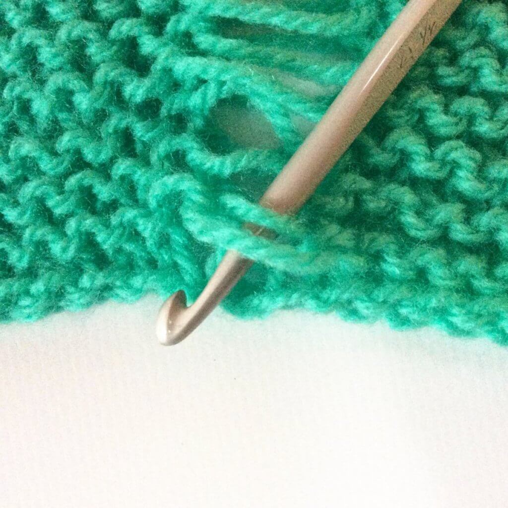 Crochet a braid in your knitting - a tutorial by La Visch Designs