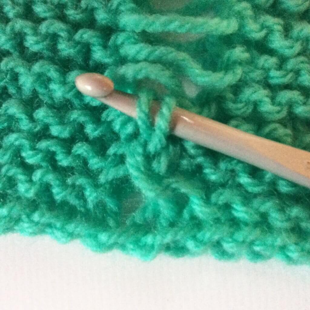 Crochet a braid in your knitting - a tutorial by La Visch Designs