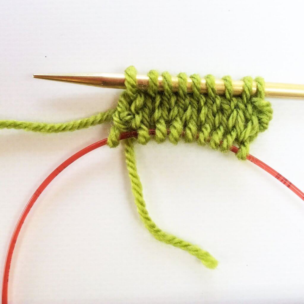 Working Judy's Magic Cast On - a tutorial by La Visch Designs