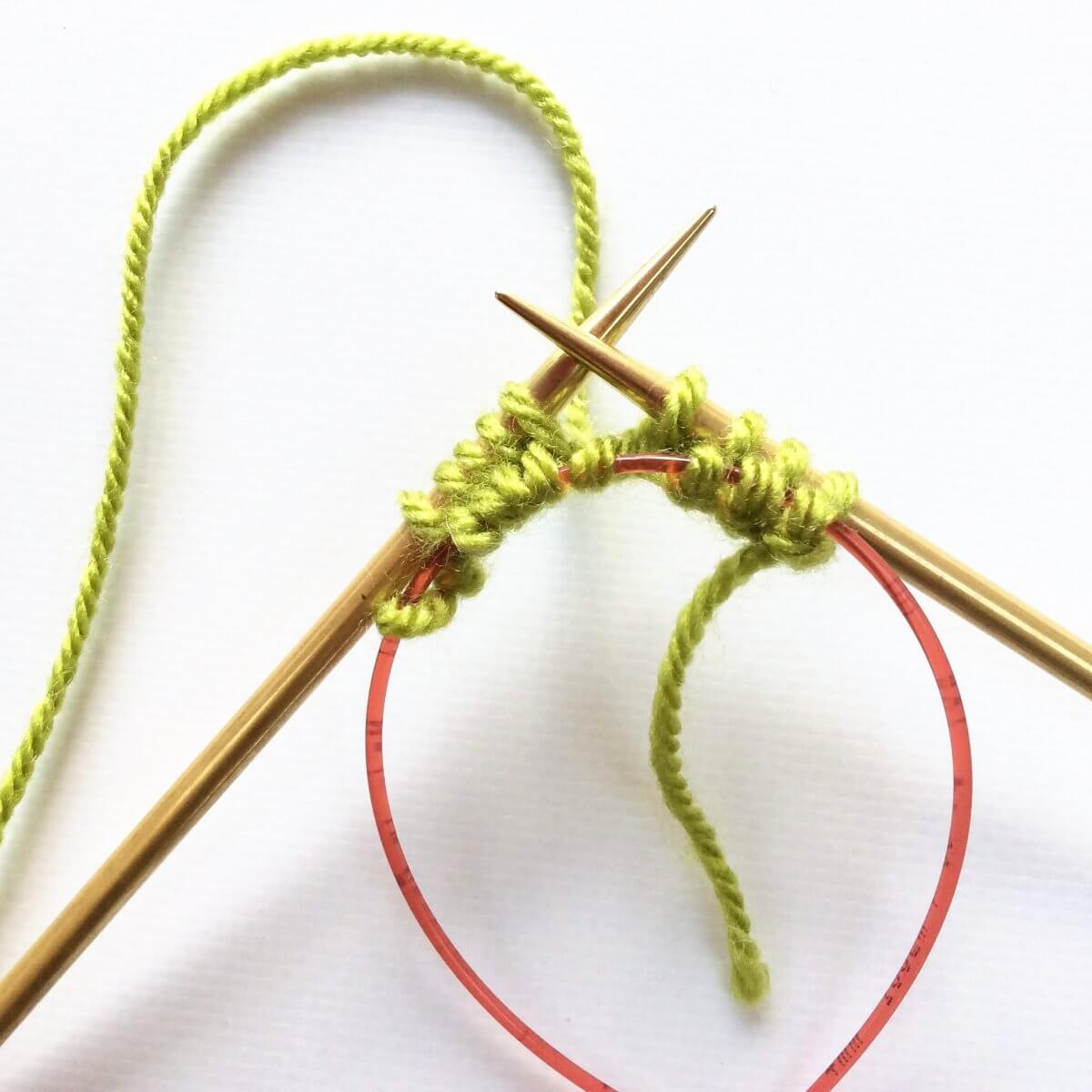 tutorial – working Judy’s magic cast on - La Visch Designs