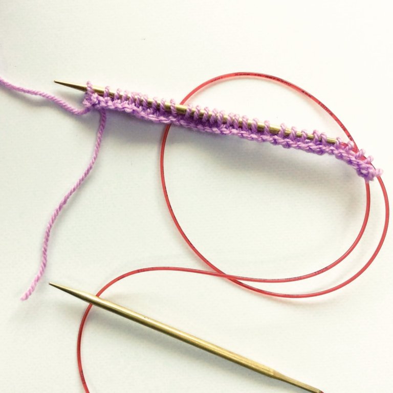 tutorial casting on & knitting magic loop La Visch Designs