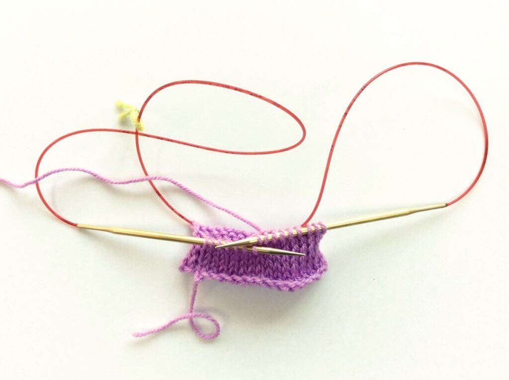 Knitting magic loop - a tutorial by La Visch Designs