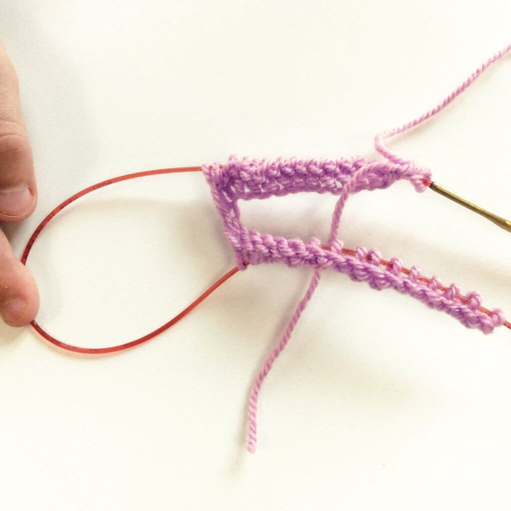 Knitting magic loop - a tutorial by La Visch Designs