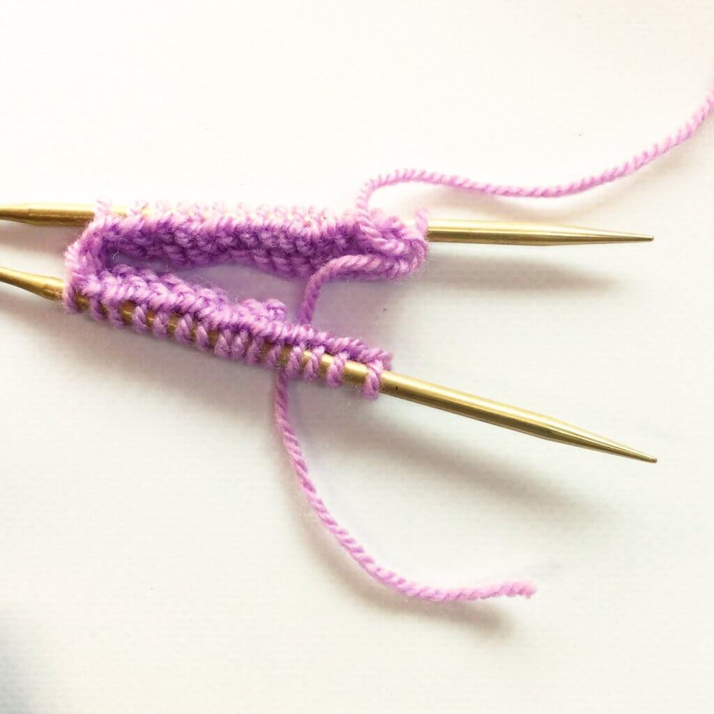 Knitting magic loop - a tutorial by La Visch Designs