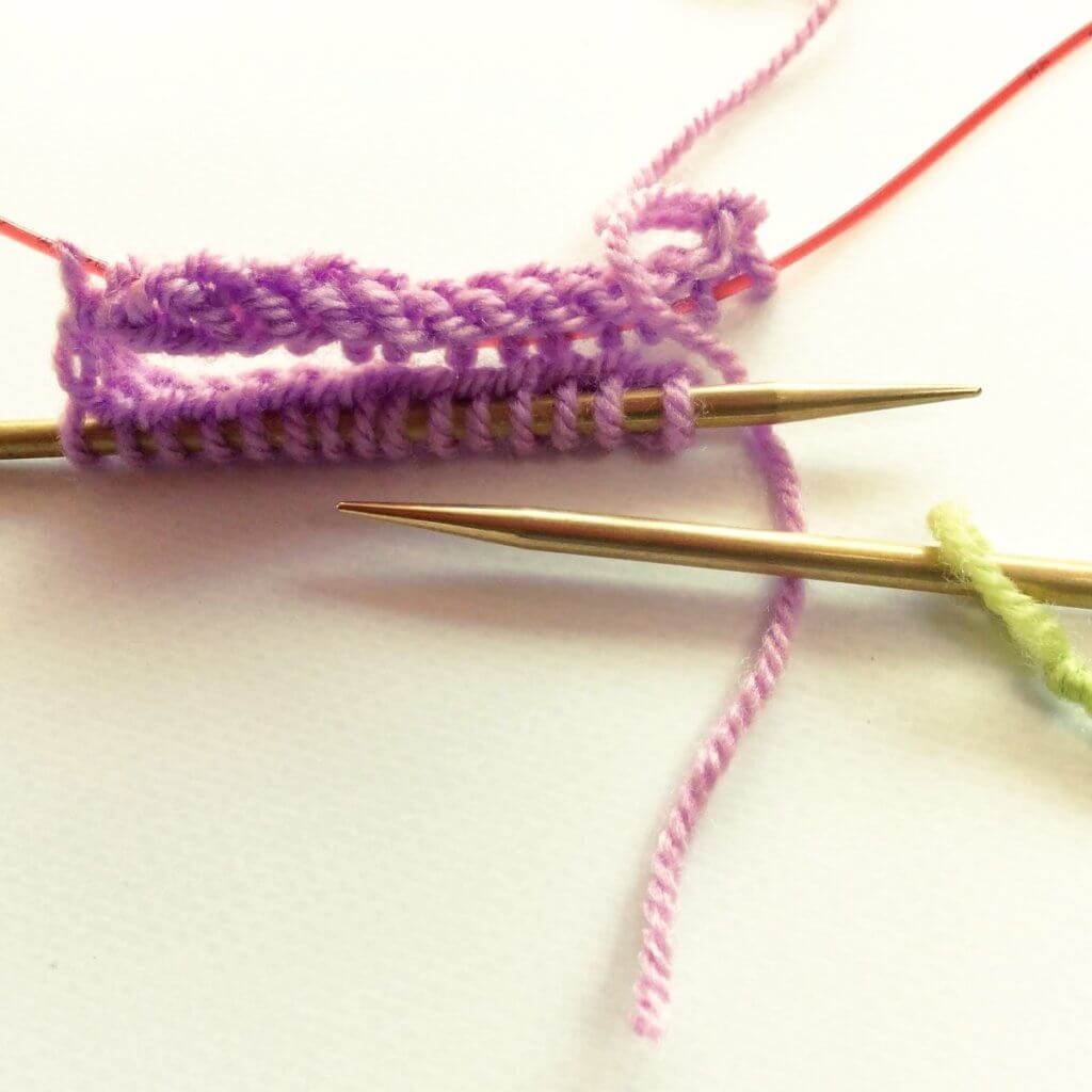 Knitting magic loop - a tutorial by La Visch Designs