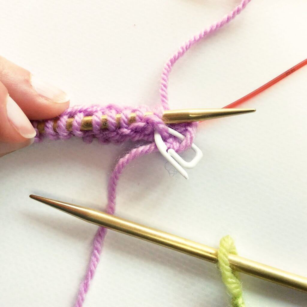 Knitting magic loop - a tutorial by La Visch Designs