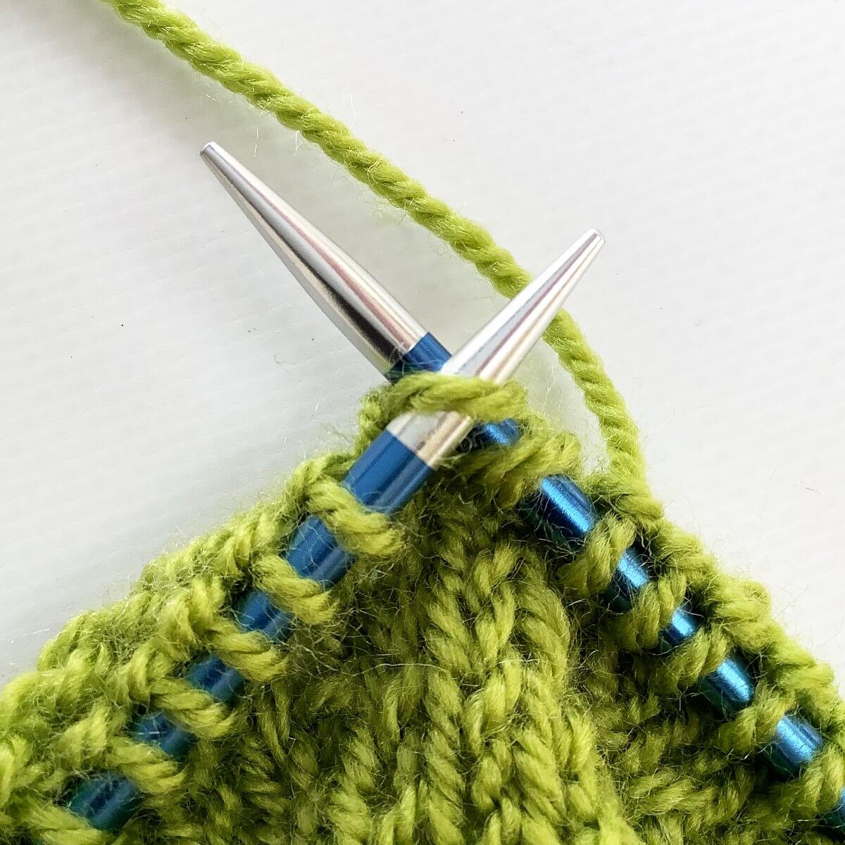 centered single decrease (not leaning, not double... tutorial - sl2-k1-p2sso centered double decrease - La Visch Designs