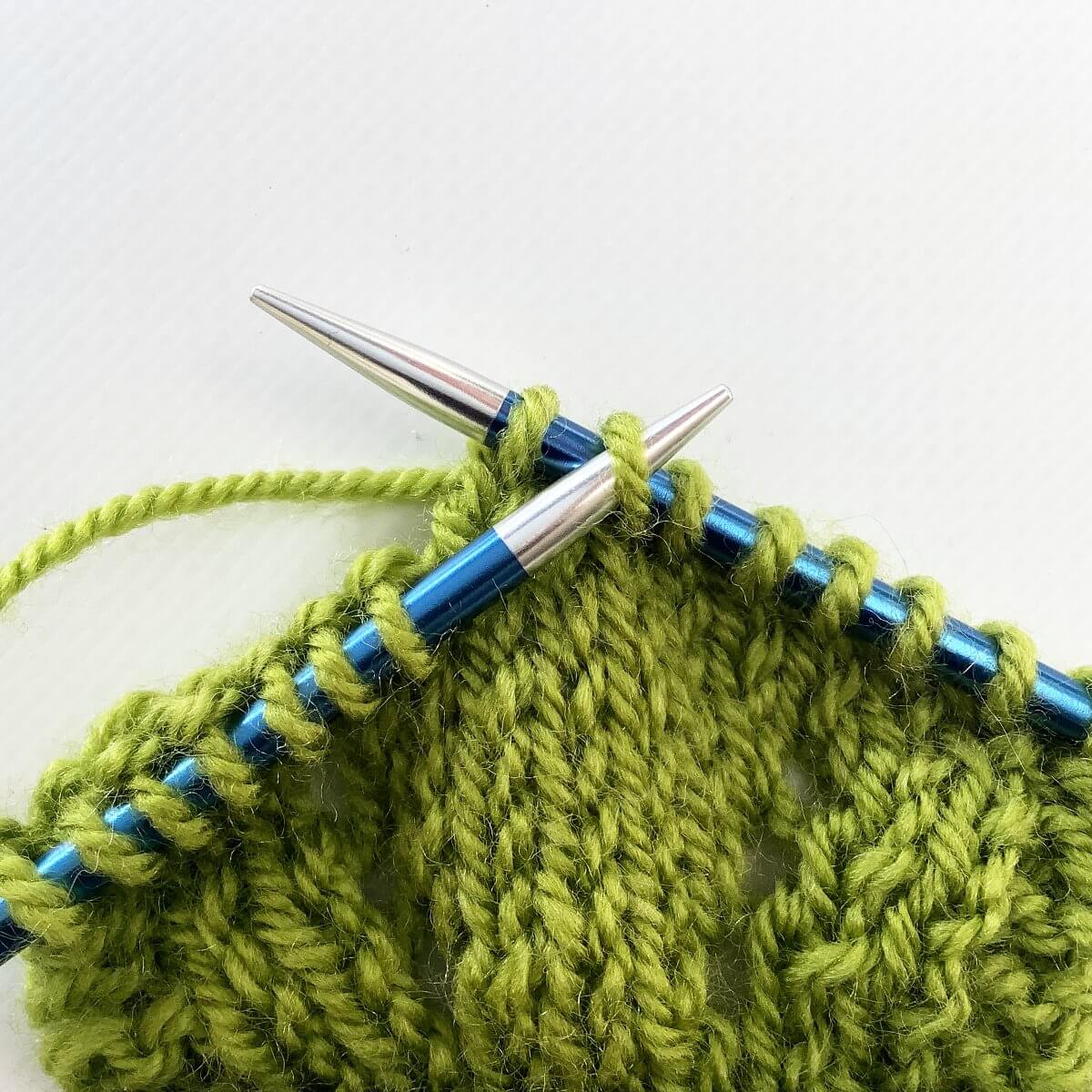 tutorial - sl1-k2tog-psso left-leaning double decrease - La Visch Designs