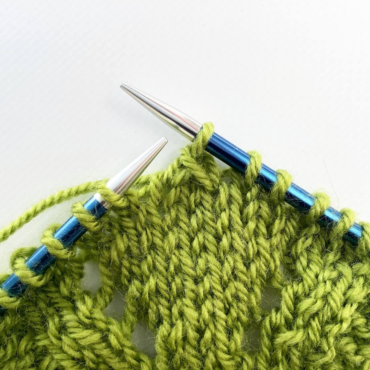tutorial - sl1-k2tog-psso left-leaning double decrease - La Visch Designs