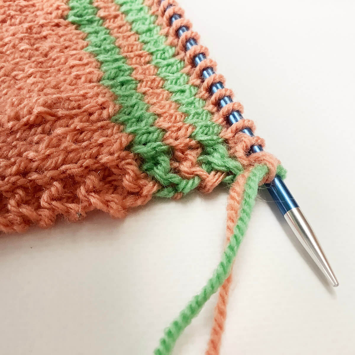 Preventing a tight edge when knitting stripes: the result