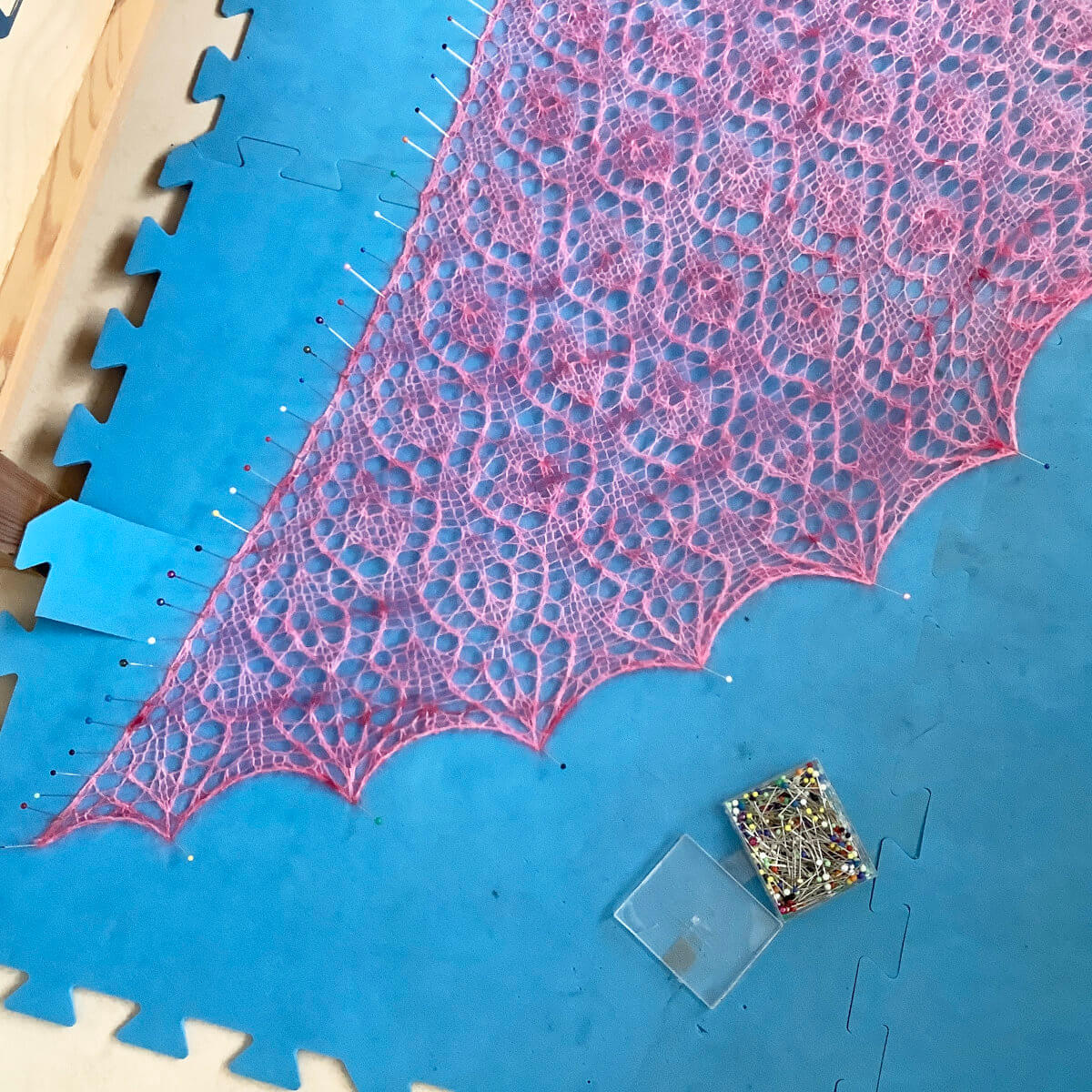 Blocking a triangle shawl - step 8