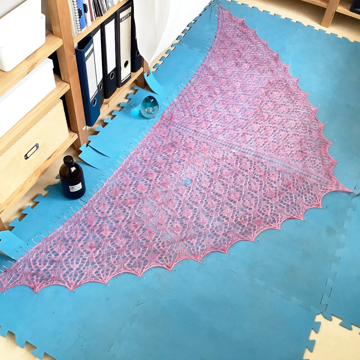 Blocking a triangle shawl - step 9