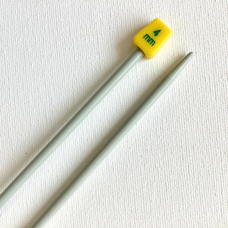 tutorial working the knit 1 under loose strands (k1 uls) stitch La