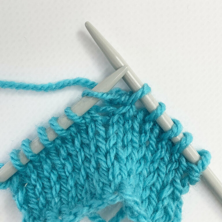 tutorial - working the bunny ears decrease - La Visch Designs