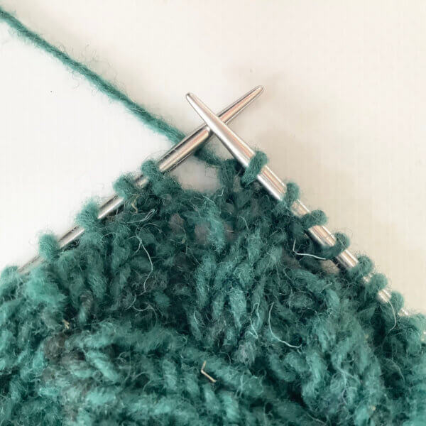 tutorial - two-stitch buttonhole in 2x2 rib - La Visch Designs
