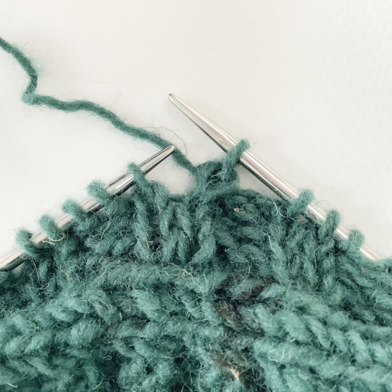 tutorial twostitch buttonhole in 2x2 rib La Visch Designs