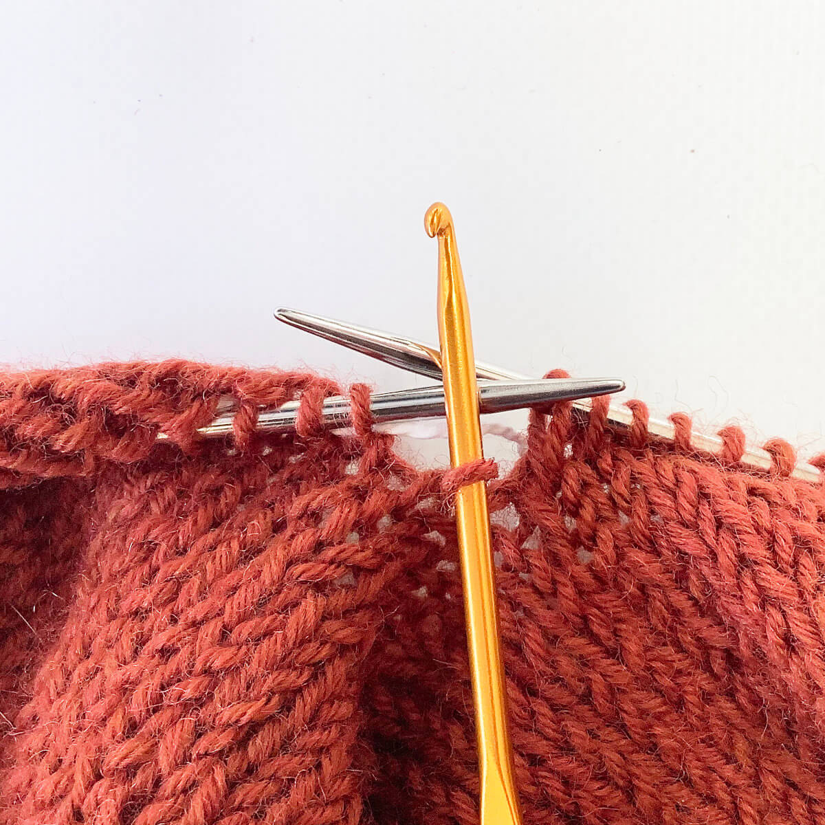 tutorial - avoiding holes at the underarm with top-down sweaters - La ...