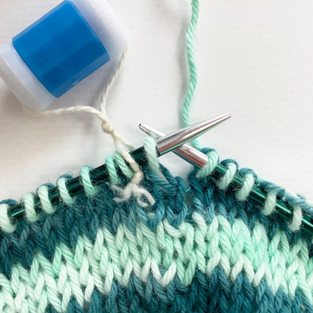 tutorial knitting jogless stripes in the round La Visch Designs