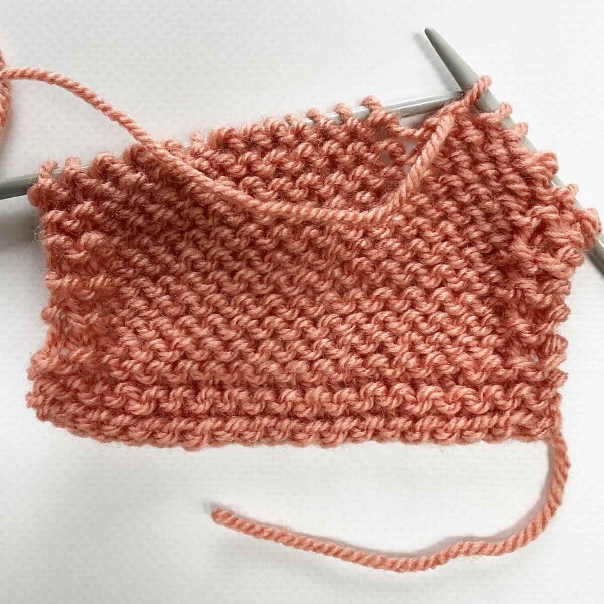 Tuck stitch with lifted purl bump - step 1