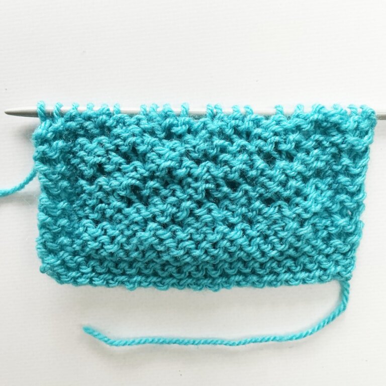 Spring Stitch stitch pattern - the spring bobble stitch pattern - La Visch Designs