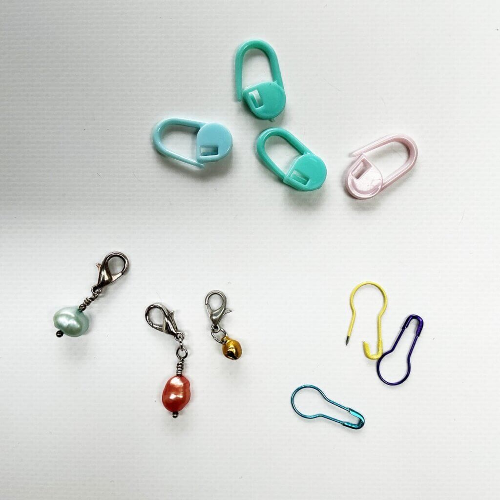 Removable stitch markers - completely closing