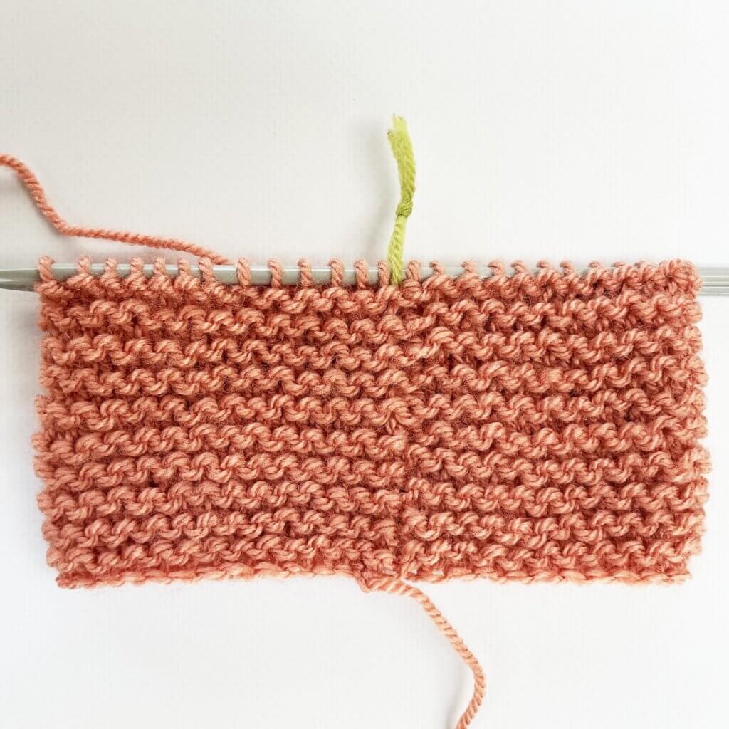 The result of working jog-less garter stitch in the round with the lifted strand & p2tog method