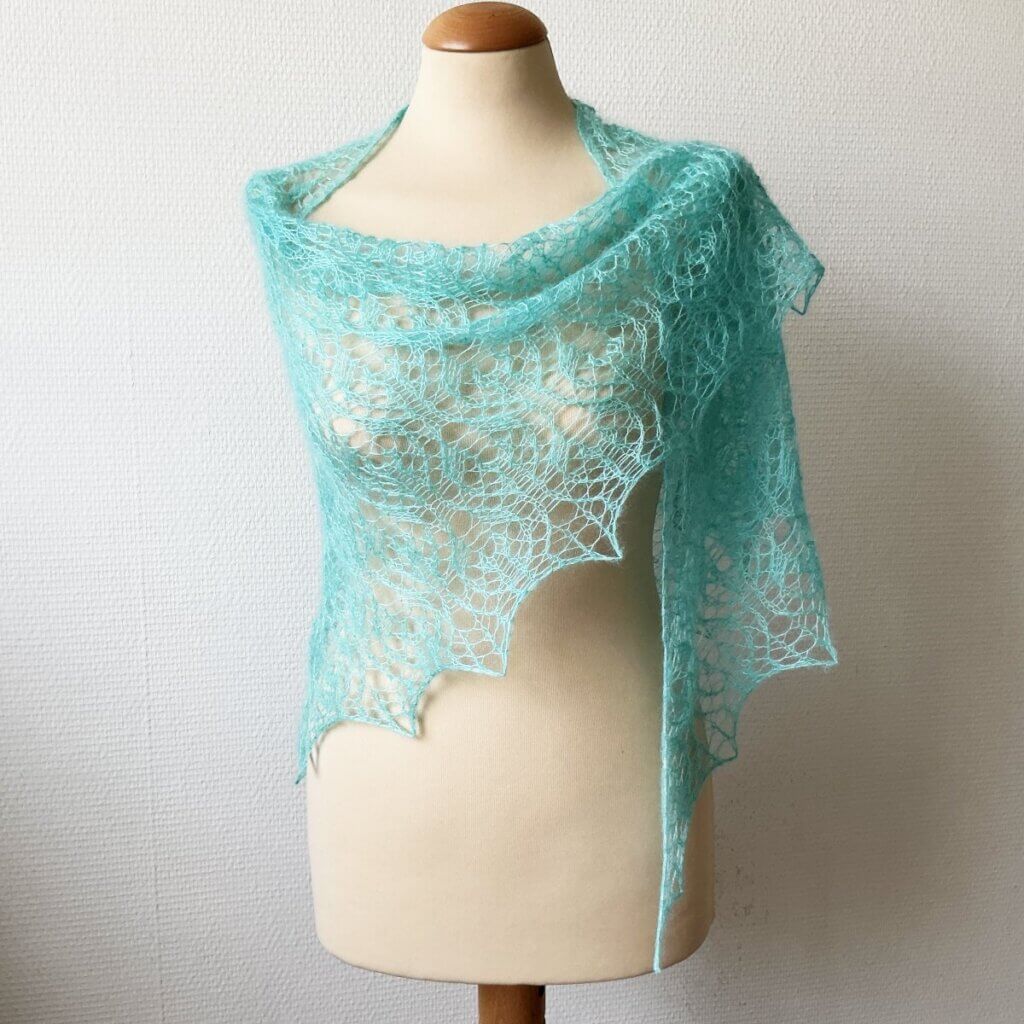 London Vibes - a knit shawl design with lace patterning by La Visch Designs