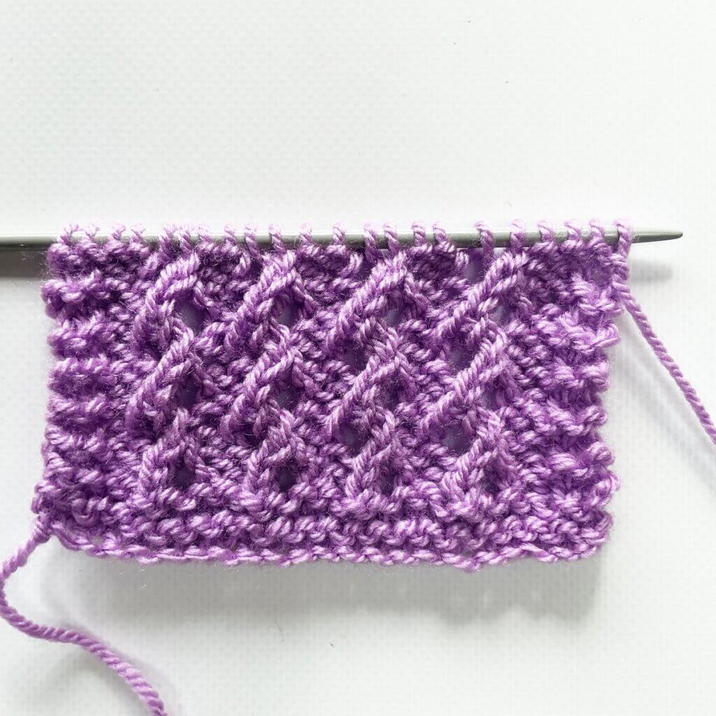 The ant track lace stitch as seen from the right side