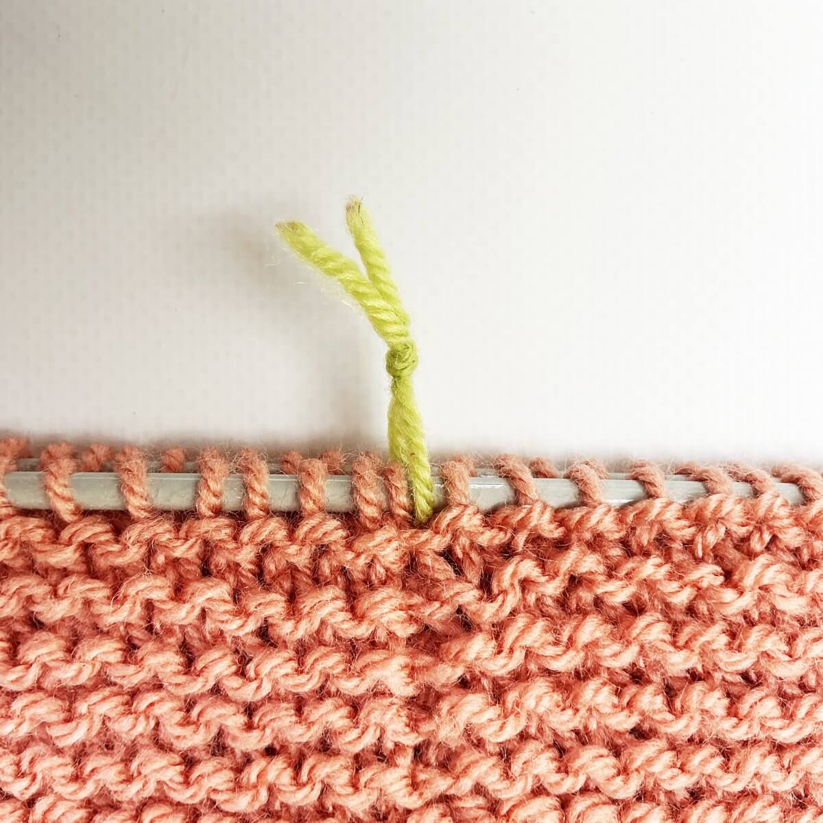 The result of working jog-less garter stitch in the round with the sl1 wyif method